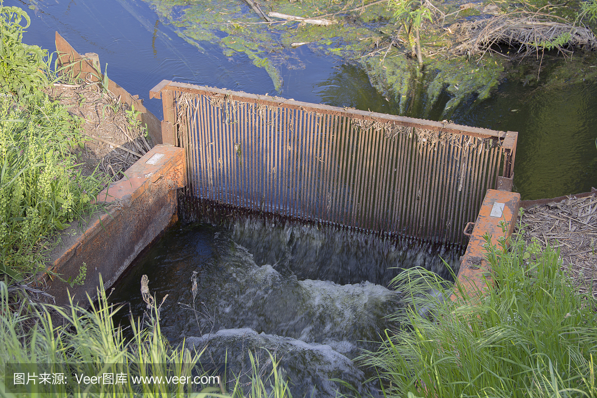 施工為機(jī)械凈化湖泊廢水